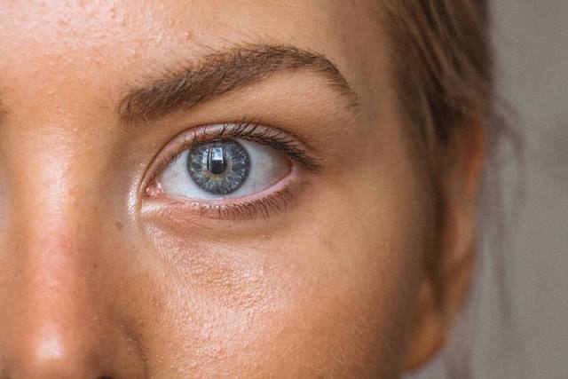 La importancia de mantener el ojo hidratado y lubricado - Salud IDEAL